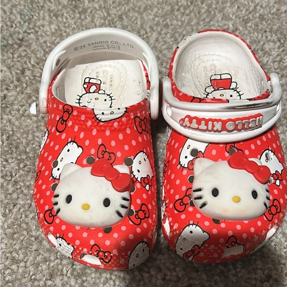 Hello Kitty Polka Dot Red Kids Slippers - Picture 1 of 2